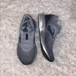 Brooks Women's Levitate 2 Running Shoes